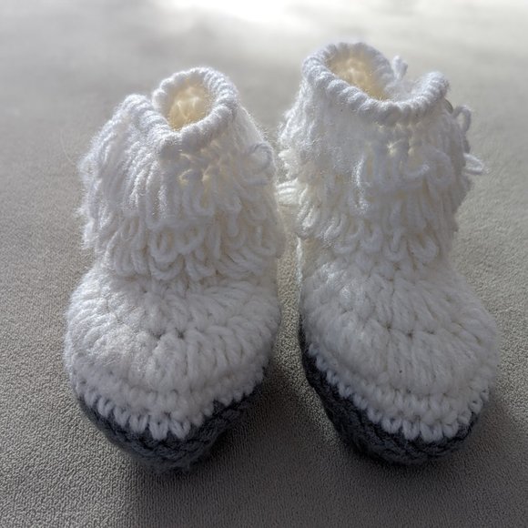 Newborn Handmade Knitted Baby Booties - Picture 3 of 6